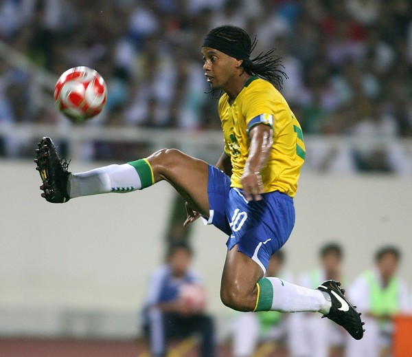 Nhân vật El Clasico 263: Ronaldinho - Kẻ mua vui của