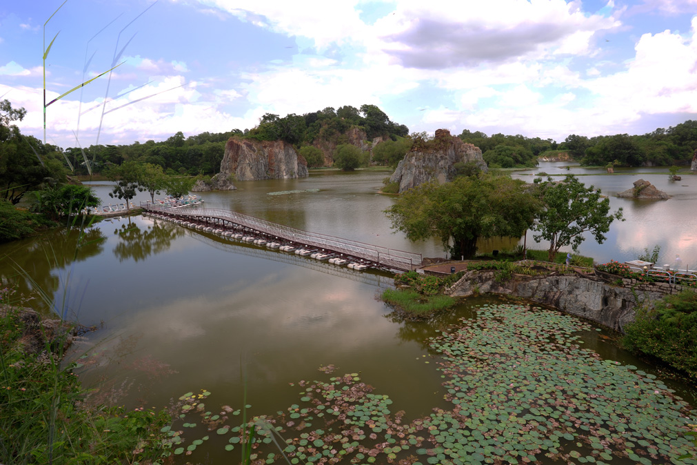 This image has been resized. The original image is 1011 x 674.